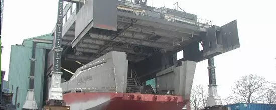 lifting boat parts with gantry system